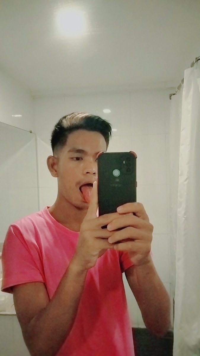 HanZinAung6's tweet photo. လျှာ...... 😑 https://t.co/8klNMZ2fYB