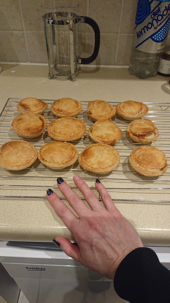 DebbieWillis_'s tweet photo. Made some mince pies
I wonder who'll win the prize 💅😬 https://t.co/SHPmVCxaGC