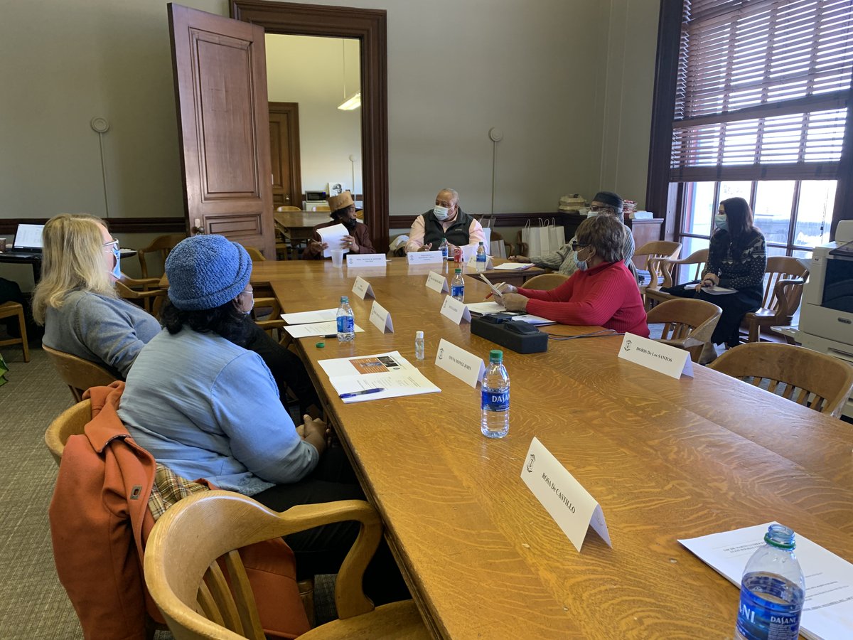 RIHouseofReps's tweet image. Happening now: the Dr. Martin Luther King Jr. State Holiday Commission, chaired by @RepRayHull, is meeting. The commission recently announced an annual essay contest for the upcoming holiday event. 

More info: rilegislature.gov/pressrelease/_…