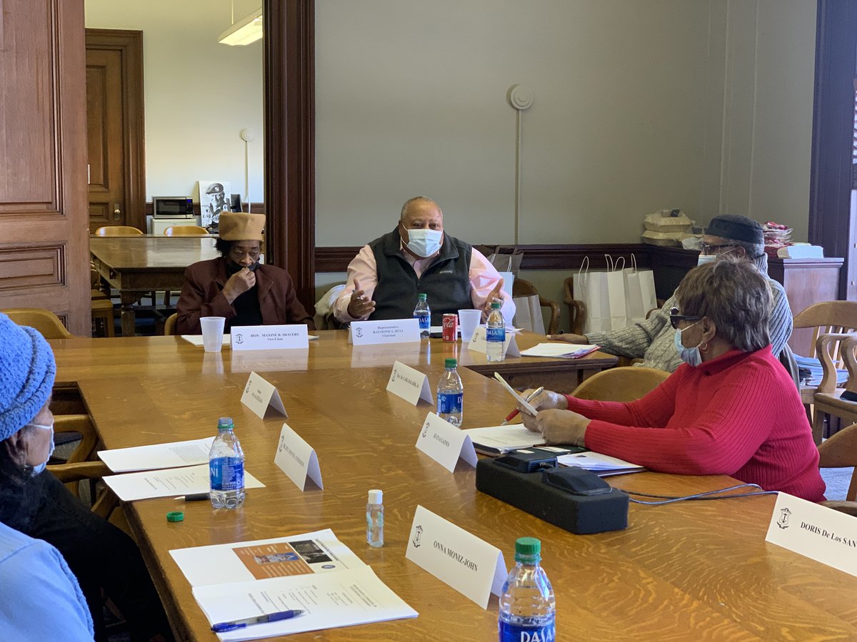 RIHouseofReps's tweet image. Happening now: the Dr. Martin Luther King Jr. State Holiday Commission, chaired by @RepRayHull, is meeting. The commission recently announced an annual essay contest for the upcoming holiday event. 

More info: rilegislature.gov/pressrelease/_…