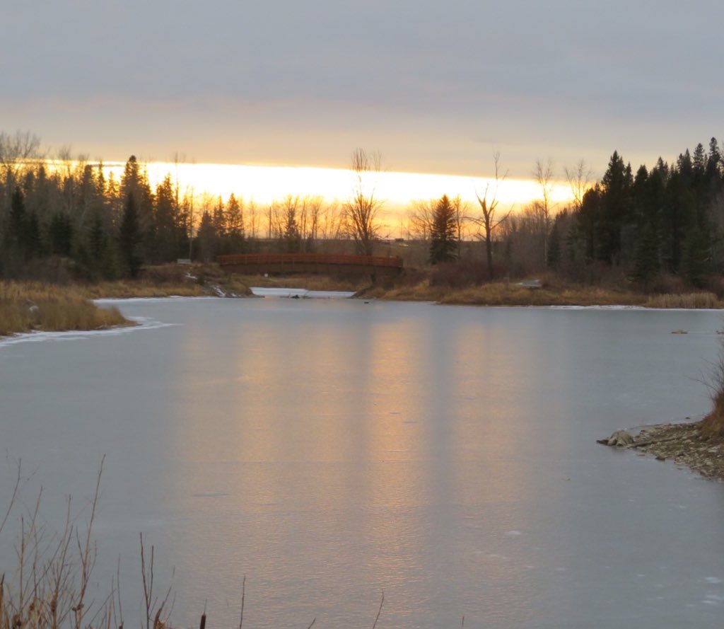 hapandcarol's tweet image. #HAPPINESS is the chinook arch with the suns reflection on the ice in the late afternoon. #chinookarch  #winterreflection