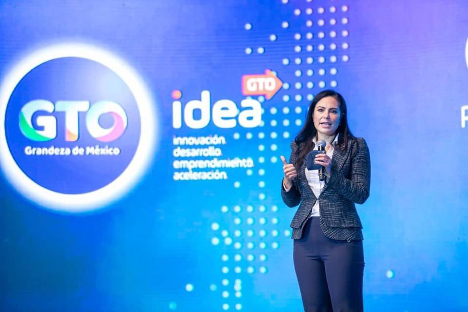 Anactv_mx's tweet photo. @AleGutierrez_mx participa en el lanzamiento de la plataforma 💻 https://t.co/3xjH1bYFQ0; proyecto que brindará una gran ventana tecnológica para el desarrollo de ideas y emprendimientos de jóvenes de @municipio_leon

#IdeaGto 
#SomosLeón

Alejandra Gutiérrez Pdta #ANAC https://t.co/TieW5X26jT