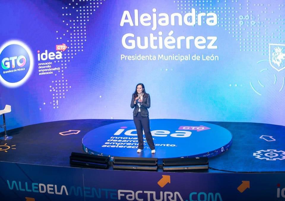 Anactv_mx's tweet photo. @AleGutierrez_mx participa en el lanzamiento de la plataforma 💻 https://t.co/3xjH1bYFQ0; proyecto que brindará una gran ventana tecnológica para el desarrollo de ideas y emprendimientos de jóvenes de @municipio_leon

#IdeaGto 
#SomosLeón

Alejandra Gutiérrez Pdta #ANAC https://t.co/TieW5X26jT