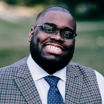 In our second episode, we sat down with Dr. Isaiah Crum, a first-year psychiatry resident with a focus on child and adolescent. This was a powerful story! #MedTwitter #psychtwitter #Doctor #medicine linktr.ee/noscrubsscrubc…