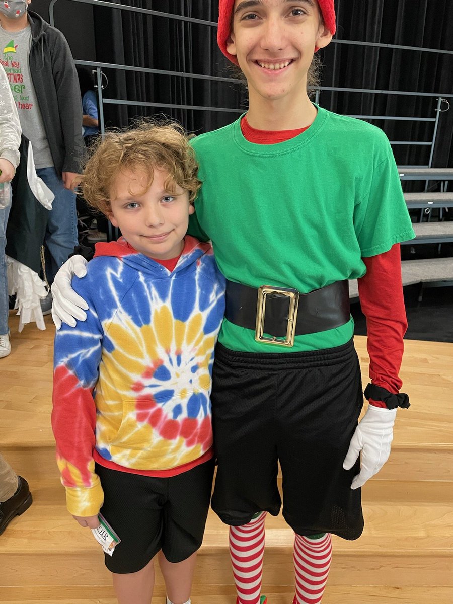 NelsonElemMusic's tweet photo. It doesn't get much better than your older brother coming to your school! Thank you so much @AlvinChoir101 for performing at @NelsonAlvinISD this morning! 🎵 https://t.co/f62NnVA6yv