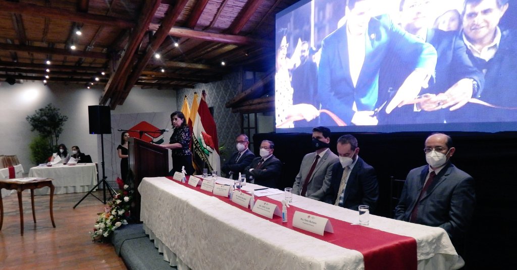 camaraconscue's tweet photo. Luego del proceso electoral de noviembre pasado se procedió con la Posesión del Directorio para el período 2021-2023, de la Cámara de la Construcción de Cuenca.
García es la primera mujer que asumió esta dignidad en el año 2019. Ahora lo hace, con un nuevo Directorio. https://t.co/tCx9u9SpNQ