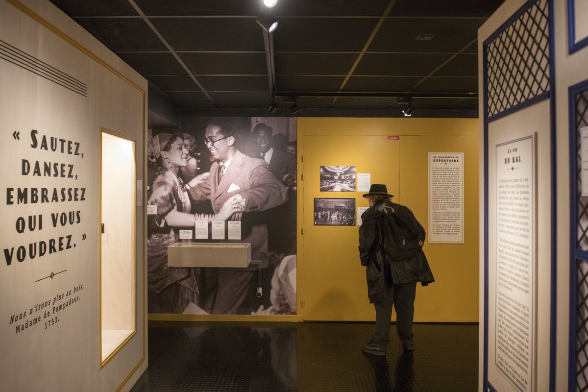 Il ne vous reste que 25 jours pour découvrir l'exposition "Vous n'irez plus danser ! Les bals clandestins 1939-1945" ! 🤩💃

Visible jusqu’au 3 janvier 2022 au Musée de la Résistance et de la Déportation de l'Isère, l’exposition sera ensuite itinérante !

©Denis Vinçon