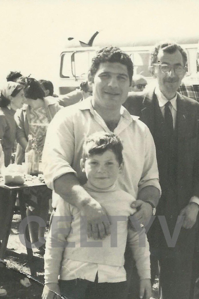 VickyVillarruel's tweet photo. Alberto explicame q te molesta q recuerde a las Víctimas del Terrorismo? En qué puede perjudicar a la democracia y los DDHH q se termine la impunidad de los terroristas? A qué argentino honesto le puede molestar q yo recuerde a estos inocentes asesinados x Montoneros y el ERP? https://t.co/kYIFl3K3vr