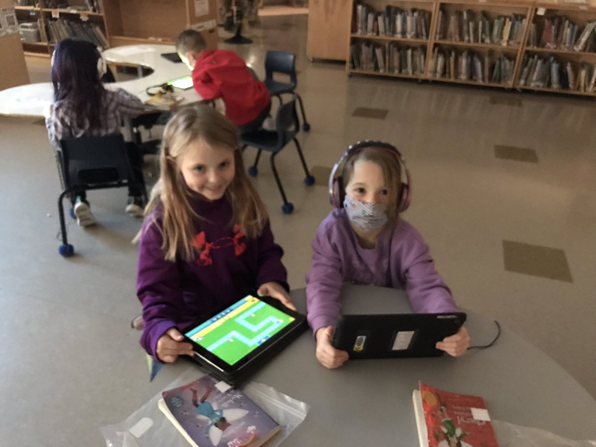 CoachPeteNL's tweet image. Learning about @kodable during TLT with some Gr.1 students @paradiseelem @NLESDCA @nltatesic #HourofCode #CodeWithTESIC