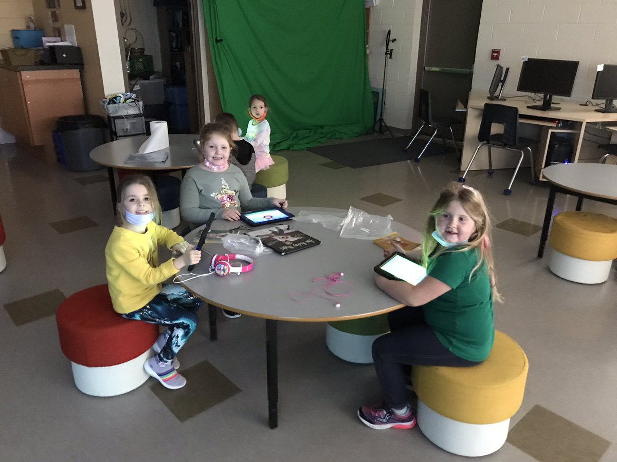 CoachPeteNL's tweet image. Learning about @kodable during TLT with some Gr.1 students @paradiseelem @NLESDCA @nltatesic #HourofCode #CodeWithTESIC