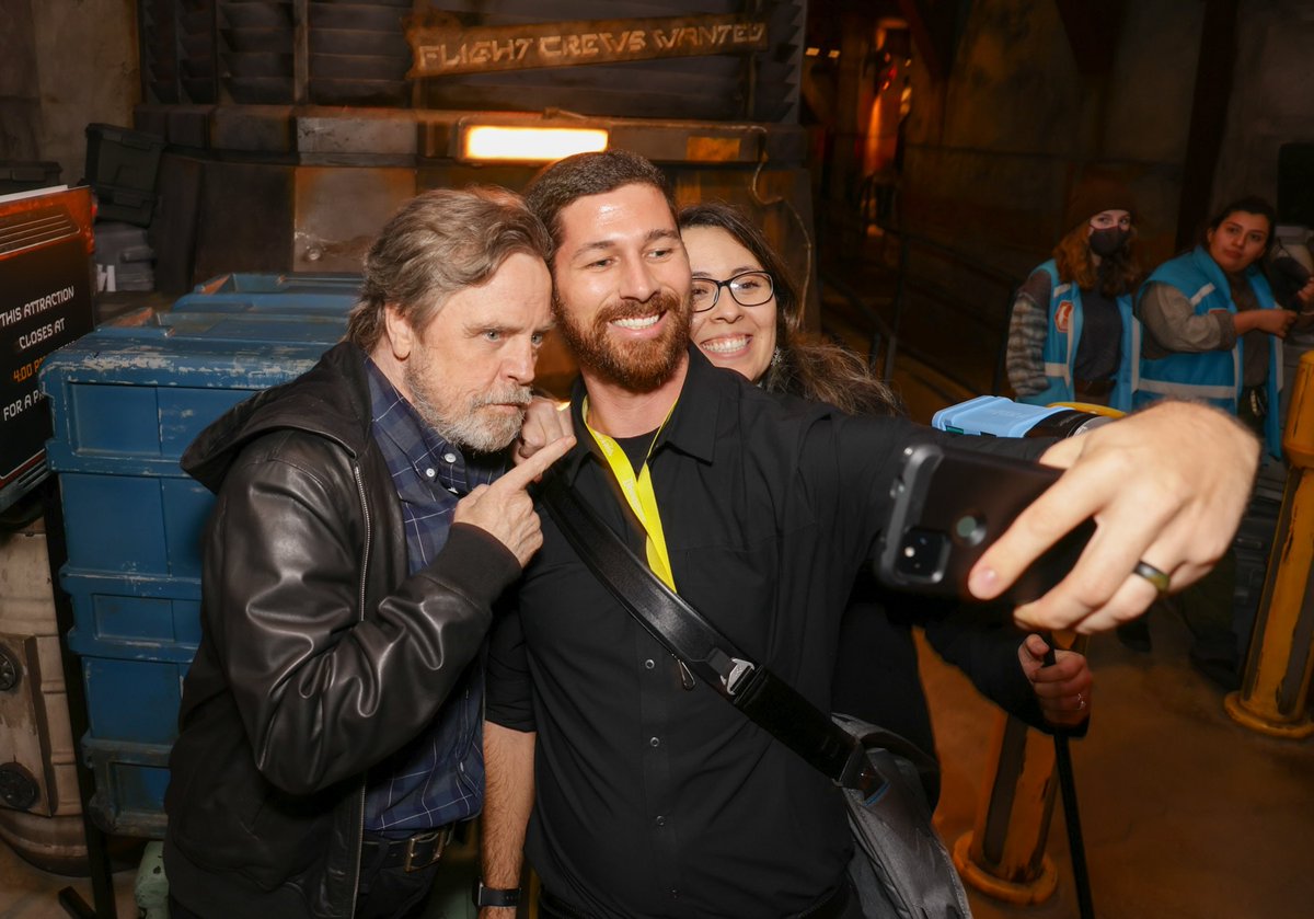 RileyCaptures's tweet photo. My Christmas wish came true this year at the #GalaxyOfWishes this week! I just had to offer him some power converters from Tosche Station 📸 @hamillhimself
#starwarsgalaxysedge #makeawish #disneyland https://t.co/6eH9VKHSbq