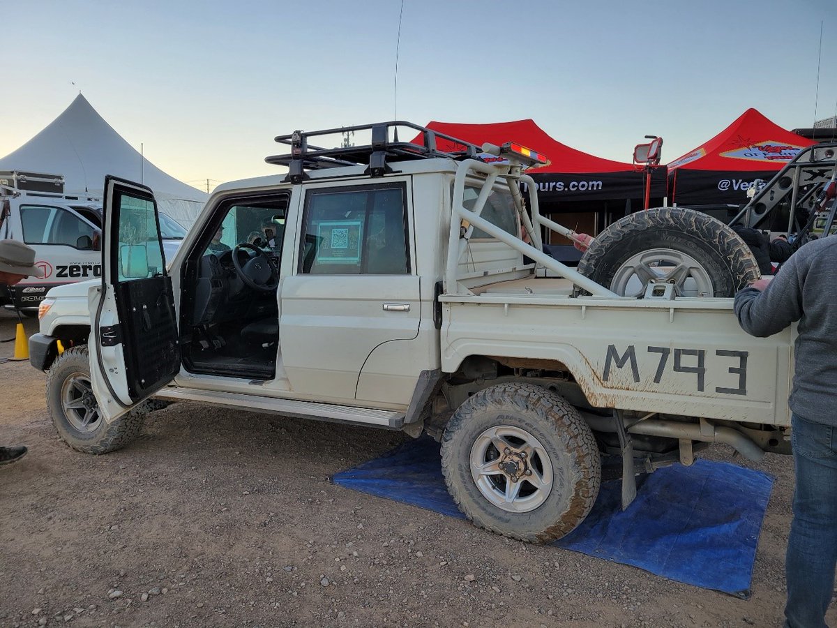 ScottGourley1's tweet photo. Pit stop photo from last weekend's "Mint 400" off-road race outside Las Vegas, where @USArmy #Rangers participated with two up-armored Non-Standard Commercial Vehicles. #SOF #USSOCOM #NSCV #SpecialOperations https://t.co/OkfDIlPC9l