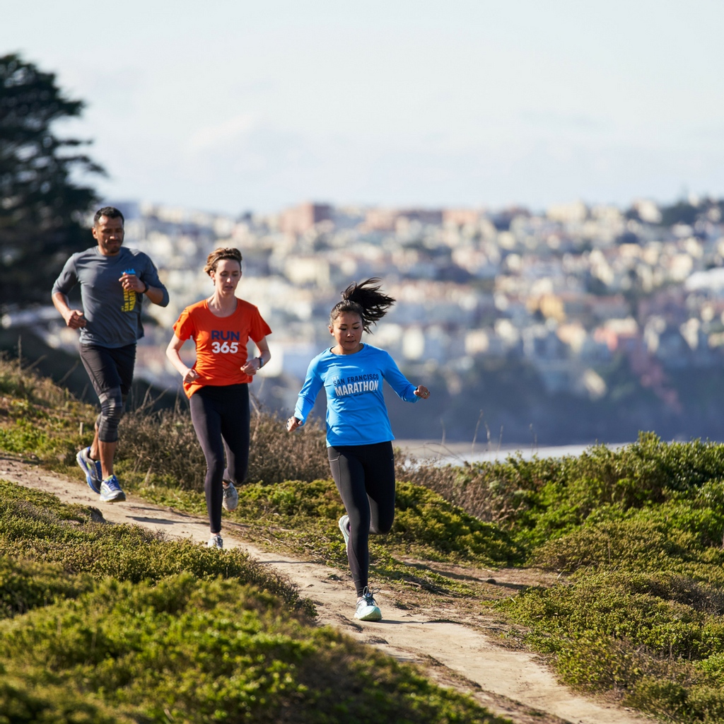 theSFmarathon's tweet photo. For #TrainingTipThursday tell us how you downhill! 👟
Did you know that most of our runners think the downhill parts of our course are more challenging than the uphills? How do you handle them, both physically and mentally? QT and let us know! 💙
#45thfinishline #SapphireYear https://t.co/6H5eItm4GQ
