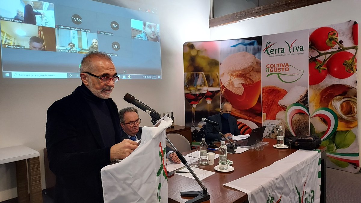 TerraVivaCisl's tweet photo. Al 1° Congresso #TerraViva #Piemonte interviene Franco Ferria Segr. Gen. #FaCisl regionale: " Terra Viva è una sfida nella quale crediamo molto. Una #filiera etica, #lavoro di qualità, eccellenza #agroalimentare e #sicurezza sono obiettivi da perseguire". https://t.co/ggjbMK7N6I