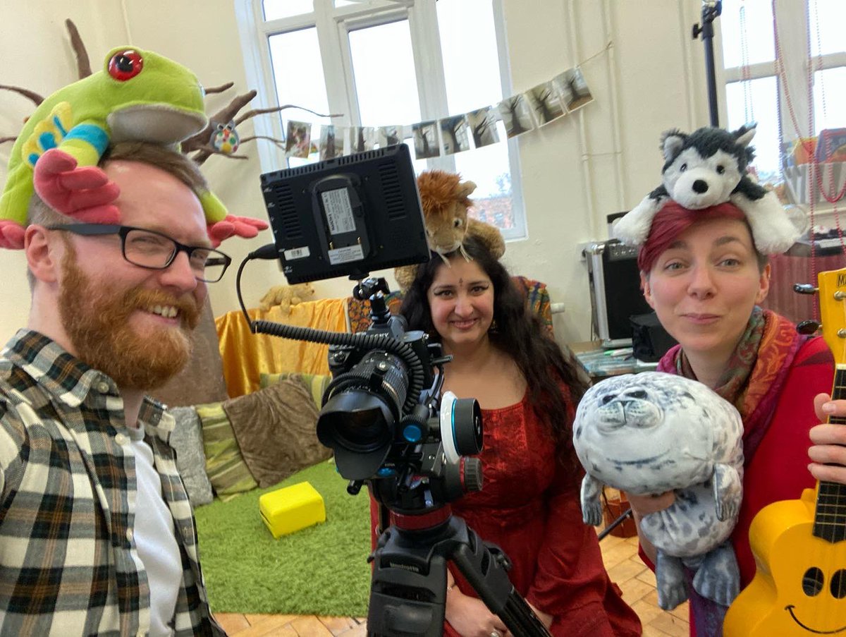 satnamvocalist's tweet photo. It’s a wrap folks!
Spent Tuesday and Wednesday filming with Jess Baker and @JohnTheGrey.
There was a lot of work to get through but fun was also had 🦁 🦭 🐸
#projectwork #musiciansatwork #filming #womeninmusic #jessbaker #singer #vocalist #satnamgalsian #satnamvocalist https://t.co/y4KqLOIap1