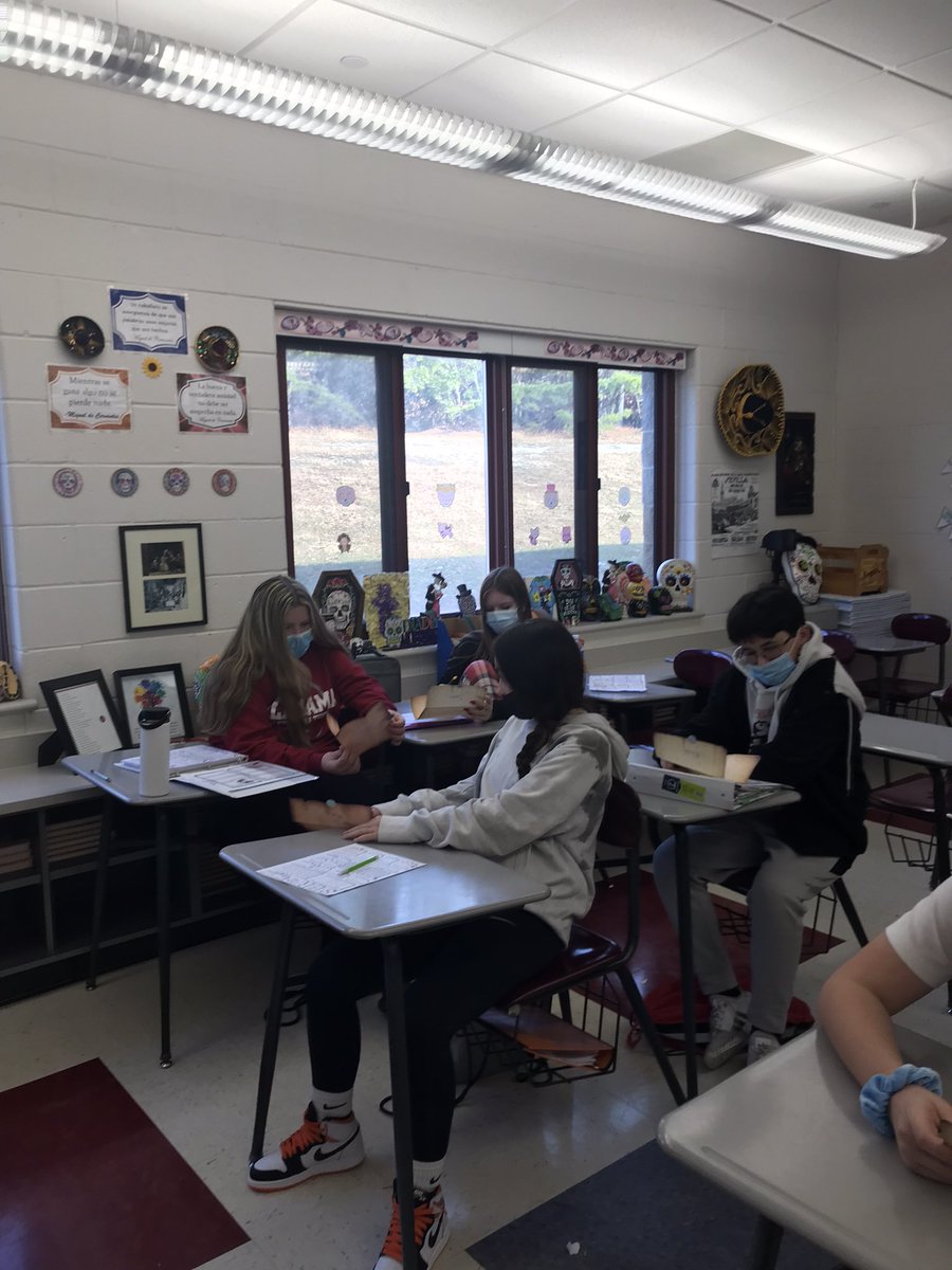 BoppSra's tweet photo. Spanish 1 students reading their pen pal letters from their “amigos” from the other class!  They are so excited to get their letters and read about their pen pals!!  We will do this periodically throughout the year until they reveal themselves!  #spanishteacherlife https://t.co/451Rz9x3PP