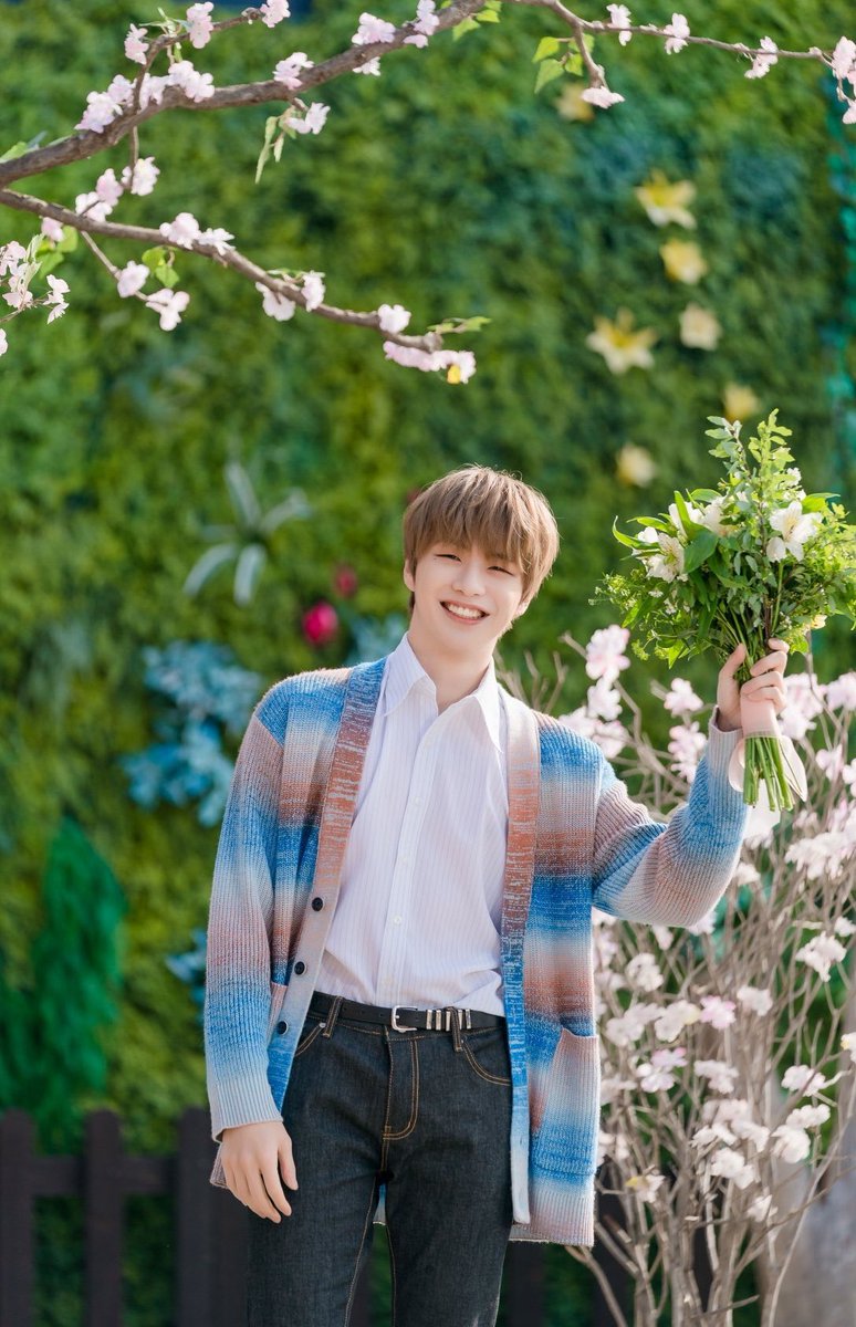 daliet21's tweet photo. Happy birthday my bestfriend my baby my dear , mong em ngày nào cũng là ngày hạnh phúc 🥰🥰@konnect_danielk 
#HappyDanielDay
#너와나의_강다니엘_26번째겨울이야기
#강다니엘 #KANGDANIEL https://t.co/0OsBDPSjbX