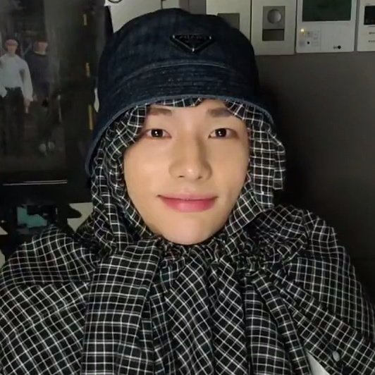 hyunjinpost's tweet photo. #MAMAVOTE #straykids https://t.co/KCWN8ZanKQ