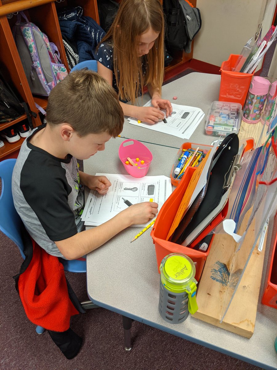 BaseMelinda's tweet photo. 1st grade measuring using centimeter cubes. No gaps. No overlaps #SGES323 https://t.co/7DYweL3cbH