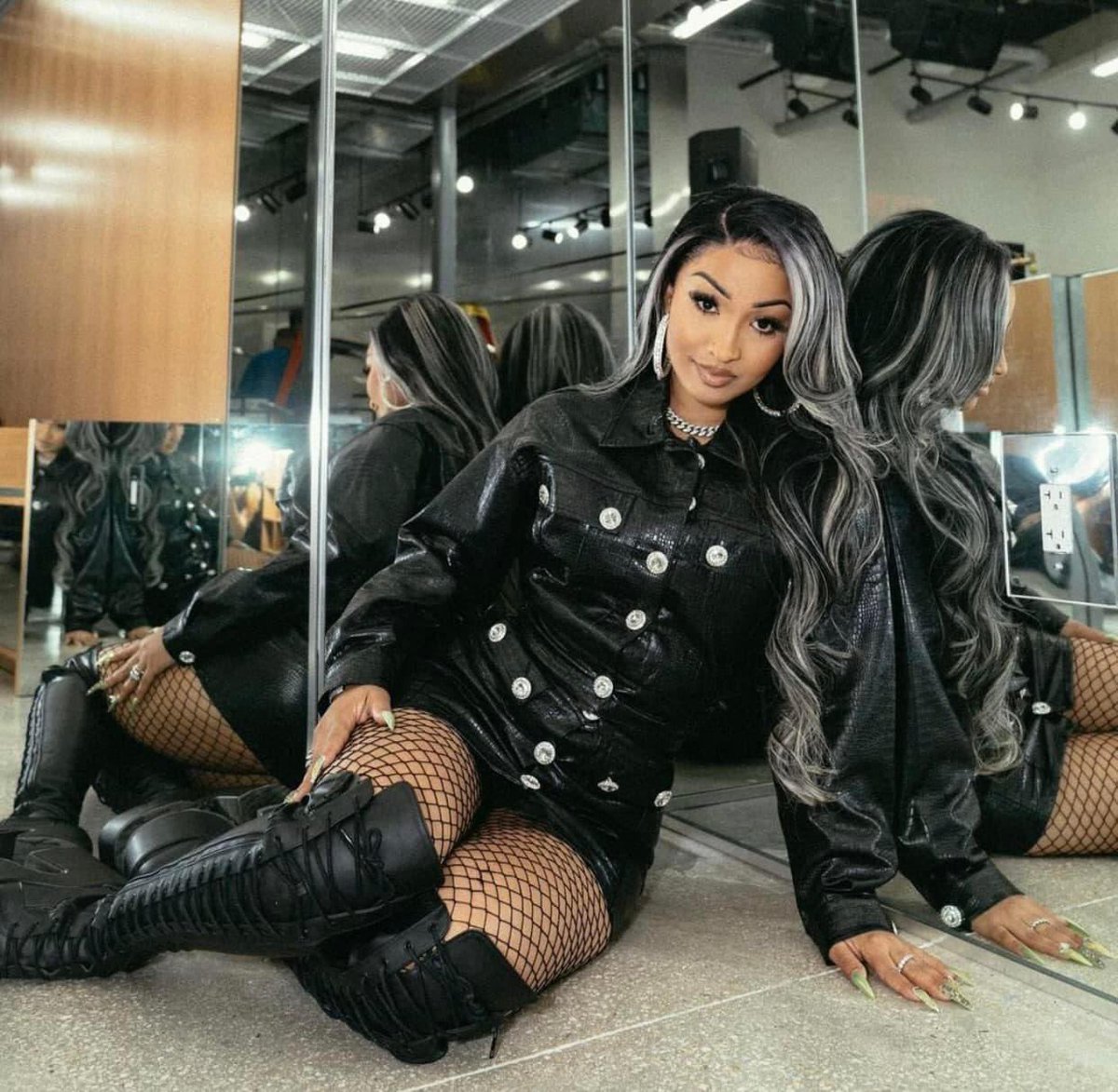 Shenseea_'s tweet photo. Black on black 🖤 https://t.co/0yQHe0kQUz