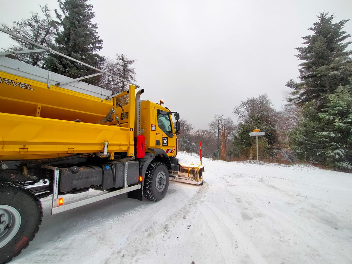 Gard's tweet photo. 🦺Les services des routes du #Gard se tiennent prêts!
#vigilancejaune 🟡Neige &amp;Verglas ❄️prévue cette nuit
➡️@InfoRouteGard &amp; https://t.co/aE0Qo3IpnP https://t.co/S8chm4MvRq