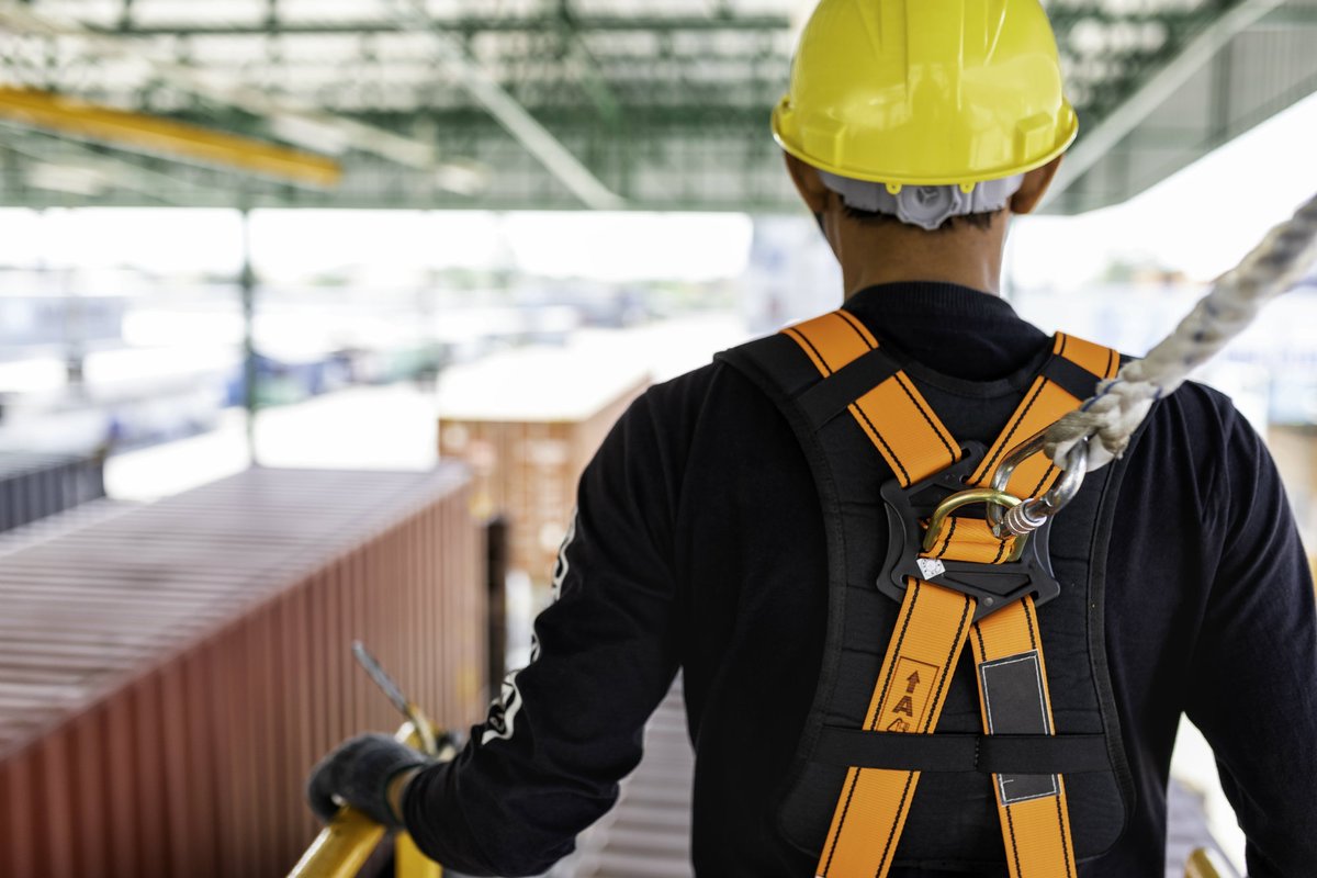 HiVizSafety's tweet photo. #Fact PPE (Personal Protective Equipment) lessens the likelihood of injury, illness, and legal issues, and ensures a safe, happy working environment for all.
#HiViz #SafetyEquipment #ScreenPrinting #Custom #Construction #Safety #SafetyWorker https://t.co/3R5Ohe8068