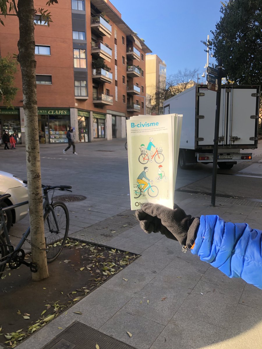 bacc_cat's tweet photo. Una jornada més de la campanya #Bcivisme al districte @BCN_SantAndreu, on recordem la importància del #respectalabici i la #bicibcn. ❤
Continuem pedalant per uns carrers més segurs 🤝 Gràcies! https://t.co/7TkNroIBDu