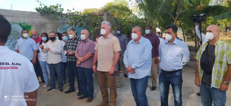 PartidoPCC's tweet photo. "El Imperio estadounidense seguirá apretando, pero saldremos adelante», aseguró el Primer Secretario del CCPCC y Presidente de la República, @DiazCanelB, quien realiza este jueves una visita de trabajo a la provincia de las Tunas #Cuba #CubaVive #CubanosConDerechos https://t.co/Vd74trDMT7