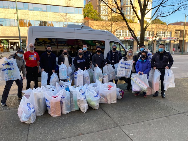 VPDTrafficUnit's tweet photo. #ICYMI: Each year, members from the #VPD Drill Team coordinates the Kops for Kids fundraiser to purchase gifts and meals for kids in need. With the generous support from several local businesses and donations from VPD members and Civilian Professionals, over $33,000 was raised! https://t.co/cdQLqNAkp3