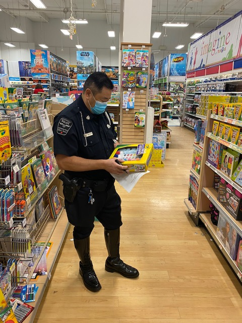 VPDTrafficUnit's tweet photo. #ICYMI: Each year, members from the #VPD Drill Team coordinates the Kops for Kids fundraiser to purchase gifts and meals for kids in need. With the generous support from several local businesses and donations from VPD members and Civilian Professionals, over $33,000 was raised! https://t.co/cdQLqNAkp3