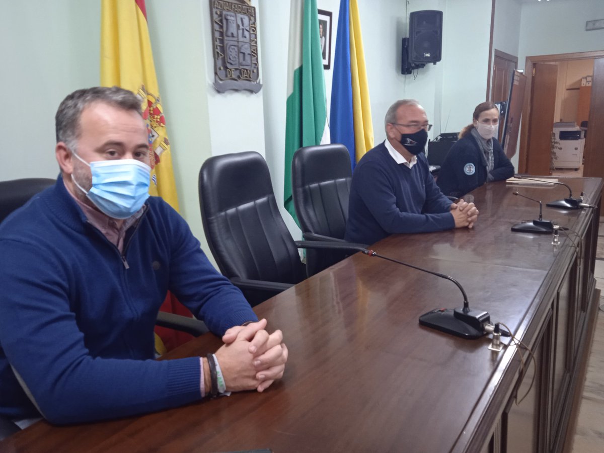 El alcalde de San Juan, <a href="/FdoZamoraR/">Fernando Zamora</a> y el delegado de Deportes <a href="/Claudiolorey/">Claudio López-Rey</a> mantienen una toma de contacto con la asociación de Fibromialgia y con la Fundación Declathon que va a firmar un convenio de colaboración con este colectivo sanjuanero