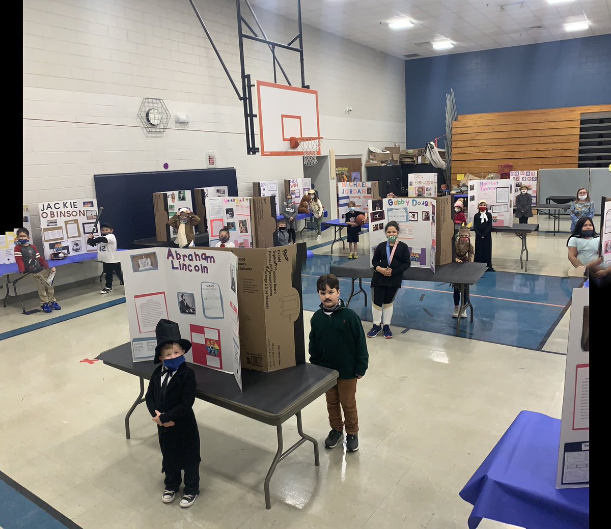 heritage_elem's tweet photo. 2nd grade hit it out of the park with their wax museum exhibitions! #IL3 #ProfileOfAGraduate https://t.co/FHh3qBvAOW