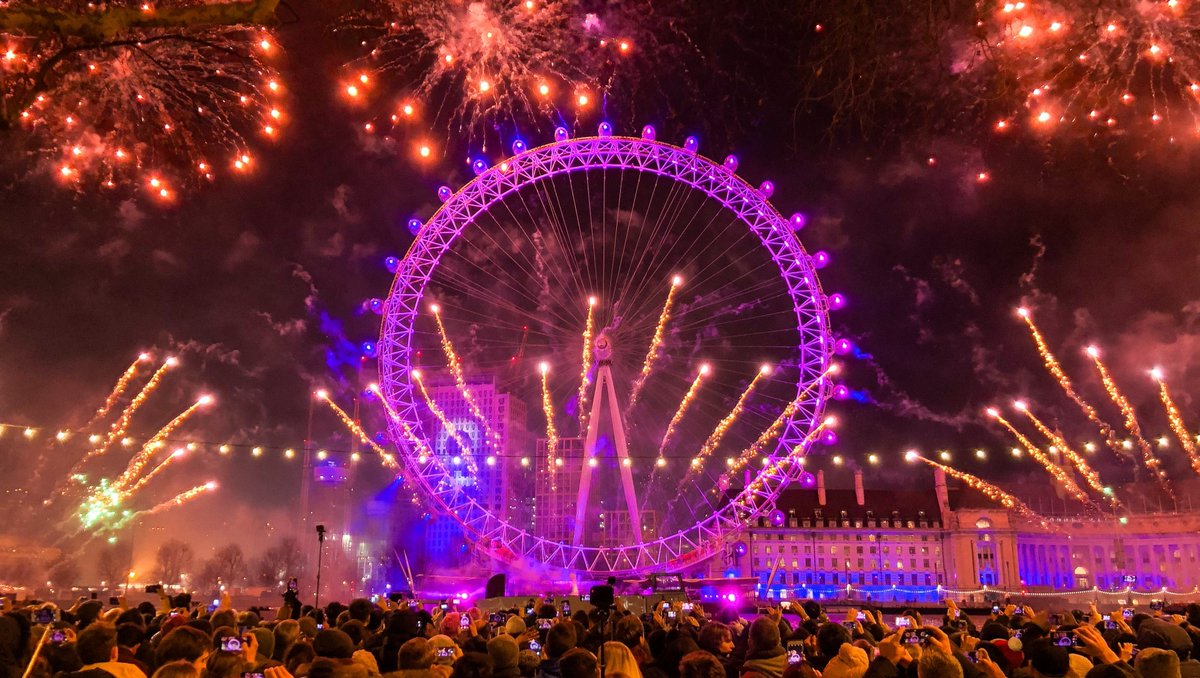 Hmtraveldesign's tweet photo. Traveling to celebrate the holiday season means New Year’s Eve too! 

If seeing the world’s most famous icons is exciting to you, imagine seeing them under breathtaking fireworks. 

#holidayseasontravel #newyearsevefireworks
#bucketlist #bucketlisttravel #london https://t.co/xbaA6HQb0X