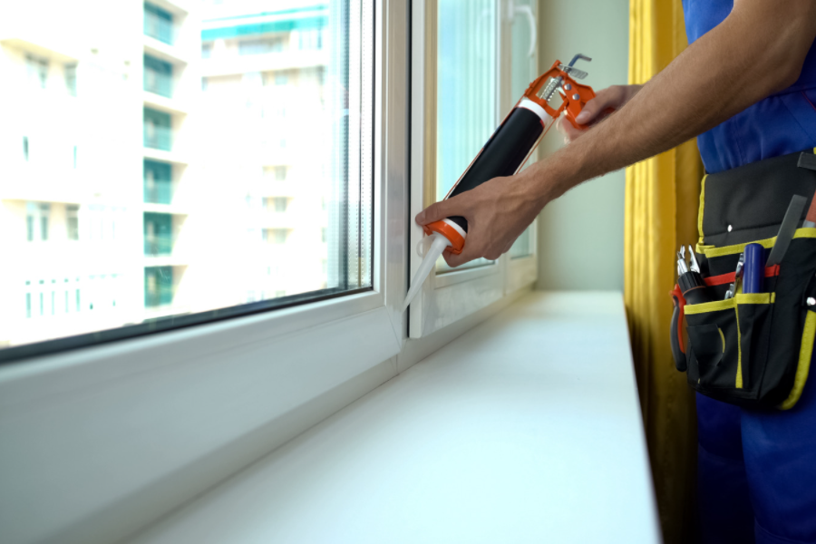 Grupo_BdB's tweet photo. 🪟 Las infiltraciones de aire en una vivienda pueden ser el talón de Aquiles en el confort térmico y el ahorro energético de tu cliente. Por eso, en la colocación de ventanas, será fundamental sellar adecuadamente las rendijas existentes con materiales de calidad. https://t.co/hKqRiC0bHp