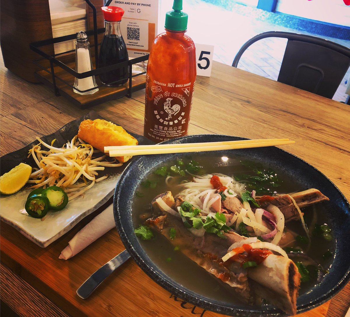 watsonwu's tweet photo. #PhoAddict #noodles #spicy #siriracha #vietnamesfood #realasianfood https://t.co/QtWce1NU7H