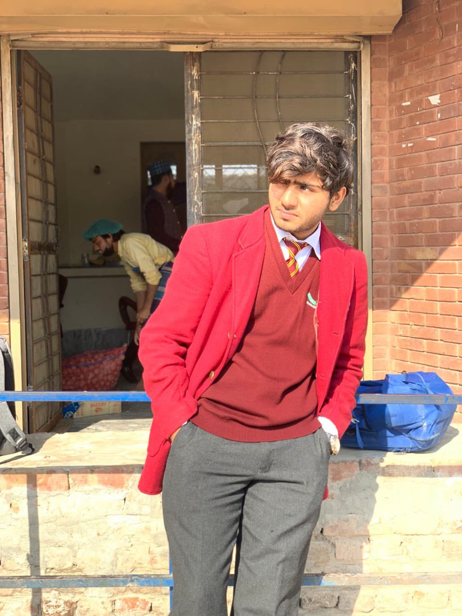 Shoaib_Tweets01's tweet photo. Finally DPS ma admission lenay ka decision sahi sabet huwa🤡 #fun_fair https://t.co/em1FgKYyyW
