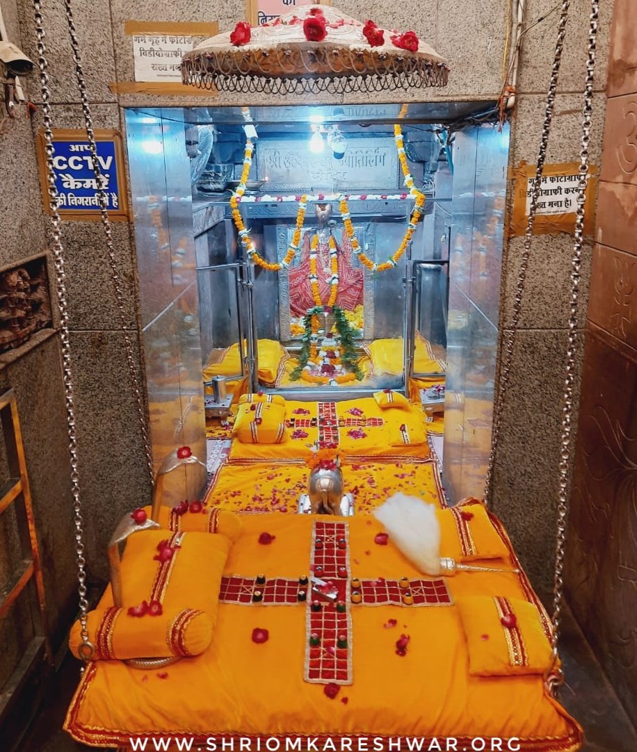OmkarJyotirling's tweet photo. 🚩जय ओंकार जी��
द्वादश में चतुर्थ ज्योतिर्लिंग श्री ओंकारेश्वर में श्री ओंकार महाराज के शयन श्रृंगार दर्शन.
मार्गशीर्ष शुक्ल पंचमी गुरुवार स.2078 दिनांक-09/12/21
वेब-https://t.co/cOFsHLW2cw
हेल्प-8989998686(8AM-8PM)
एप-https://t.co/n1vPut4nsp
#omkareshwar #ओम्कारेश्वर https://t.co/3CwQA1HF1f