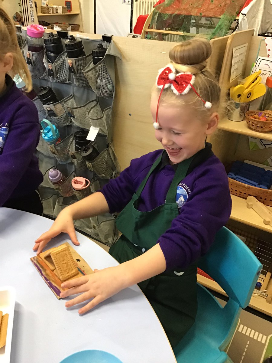 QuayAcademy's tweet photo. Can you create a stable for Mary and Joseph? Yes we can! #nativity #simplestructures @EYFSDRET1 @QuayPrincipal https://t.co/kXB7fHEtIt
