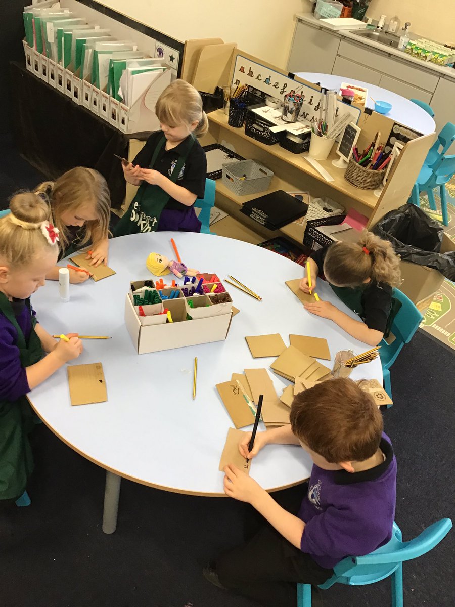 QuayAcademy's tweet photo. Can you create a stable for Mary and Joseph? Yes we can! #nativity #simplestructures @EYFSDRET1 @QuayPrincipal https://t.co/kXB7fHEtIt