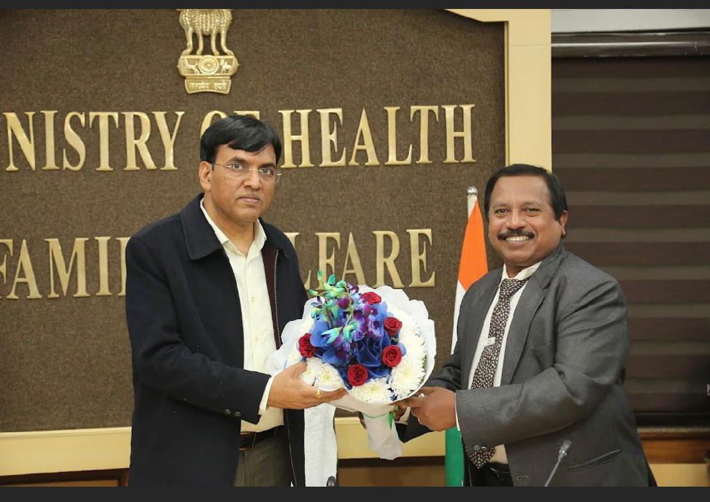 jayalal10's tweet photo. #IMAIndiaOrg IMA HQ had a hourlong meeting with Hon .Health minister on various issues . Minister assured to solve PG Admission issues quickly and also assured to help the COVID martyrs to get due share of support from government and on CPA issues. https://t.co/sBUcaQeF4r