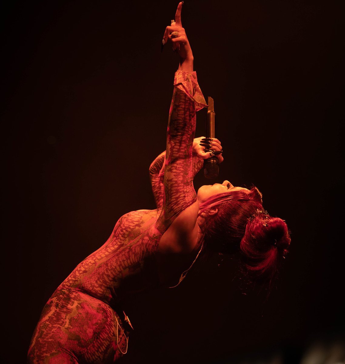 .<a href="/iamcardib/">Cardi B</a>’s “Thru Your Phone” received 156.245 (+5,6%) streams yesterday. It was the 3rd most streamed song from “Invasion Of Privacy” yesterday on Spotify.