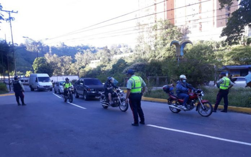 noticierovv's tweet photo. #9Dic Polisalias aumenta dispositivos nocturnos por el Plan Navidades Seguras https://t.co/DzUE2i67VA
#NoticieroVenevision #Nacional #Polisalias #NavidadesSeguras #EstadoMiranda https://t.co/CY6N7RZrJh