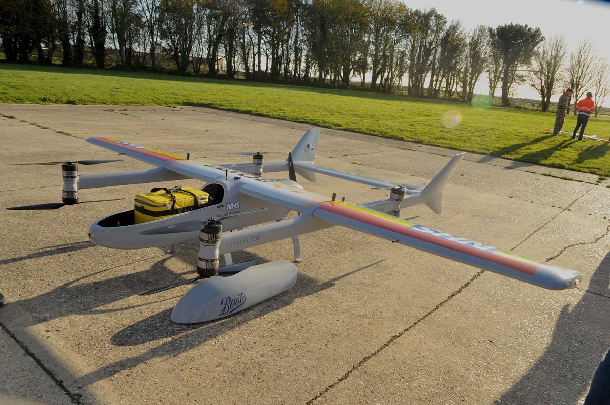 BritishArmy's tweet photo. Alongside @NHSuk and a drone company we have collaborated to support cancer sufferers on the Isle of Wight.

The civilian drones, based at @7AirDefence, slashed the medical supply delivery time from 4-5 hours to 30 minutes. 

Read more: https://t.co/glXT2CXLhC

#Innovation #Drone https://t.co/ItIsw6Sqsv