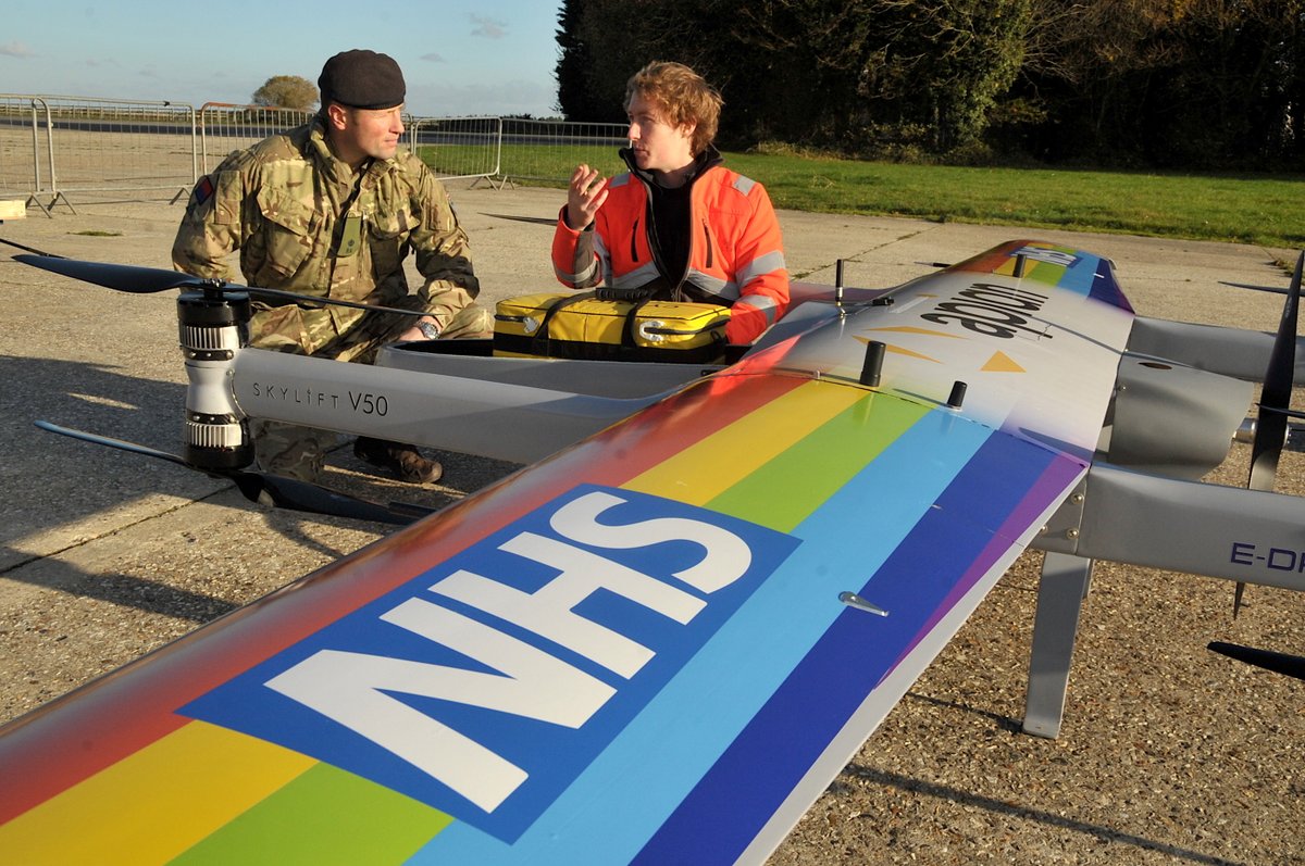 BritishArmy's tweet photo. Alongside @NHSuk and a drone company we have collaborated to support cancer sufferers on the Isle of Wight.

The civilian drones, based at @7AirDefence, slashed the medical supply delivery time from 4-5 hours to 30 minutes. 

Read more: https://t.co/glXT2CXLhC

#Innovation #Drone https://t.co/ItIsw6Sqsv