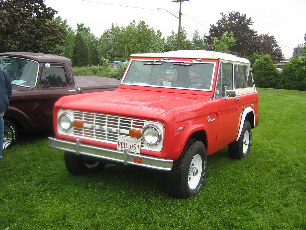 ThigpenFord's tweet photo. This Throwback Thursday, we're looking at a rare 1969 soft-top Ford Bronco! #tbt https://t.co/9WoGuNciXd