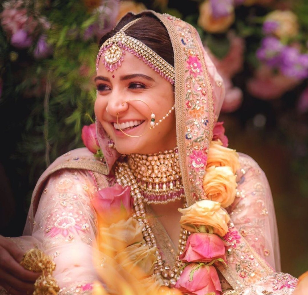 damnitkhushi's tweet photo. Anushka Sharma still remains the most beautiful bride of bollywood. 💕😍 https://t.co/1wDbhGeVpe