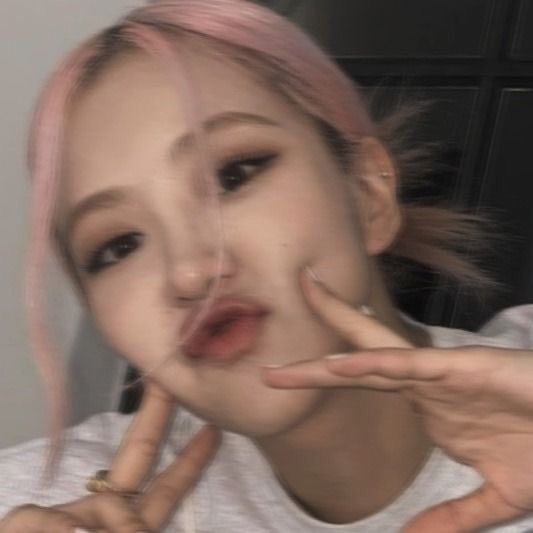 NguyenV49397632's tweet photo. I vote #MAMAVOTE  #rosé https://t.co/ryLqRCOtCi