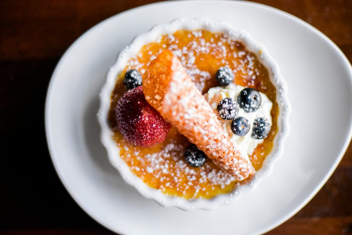 Celebrate National Pastry day with our Vanilla Bean Crème Brûlée!

House-made vanilla custard with a crispy sugared crust, fresh berries, and topped with a brown sugar lace cigar

#experienceenterrium #foodie #nationalpastryday enterrium.info/items/vanilla-…
