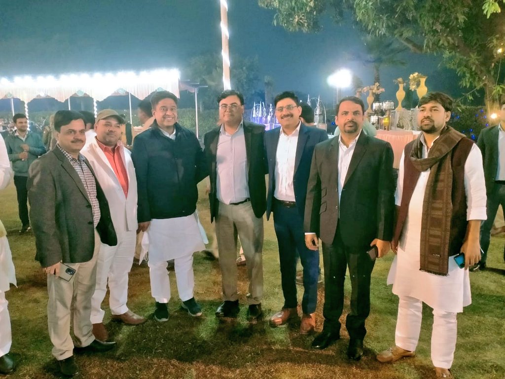 Ravi Bhadoria (@ravibhadoria) on Twitter photo आज मेरठ में दिल्ली प्रदेश महामंत्री बड़े भाई साहब <a href="/kuljeetschahal/">Kuljeet Singh Chahal 🇮🇳</a> जी व प्रिय भाई <a href="/vikasbha/">Vikas Bhadauria</a> तथा <a href="/pankajjha_/">पंकज झा</a> जी से पारिवारिक समारोह में मिलना हुआ। आज मेरठ में दिल्ली प्रदेश महामंत्री बड़े भाई साहब <a href="/kuljeetschahal/">Kuljeet Singh Chahal 🇮🇳</a> जी व प्रिय भाई <a href="/vikasbha/">Vikas Bhadauria</a> तथा <a href="/pankajjha_/">पंकज झा</a> जी से पारिवारिक समारोह में मिलना हुआ।