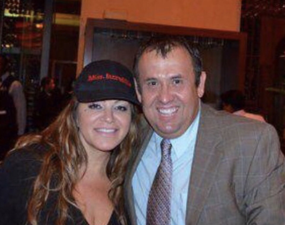 manfredoschmidt's tweet photo. A nueve años de tu partida te recordamos con cariño y respeto siempre en mi corazón mi Jenni.  #JenniRivera ⁦@jenniriverafans⁩ ⁦@JenniRiveraClub⁩ ⁦@jennirivera⁩ #LaDivadelaBanda #MariposadeBarrio https://t.co/zQ4XGAm10t